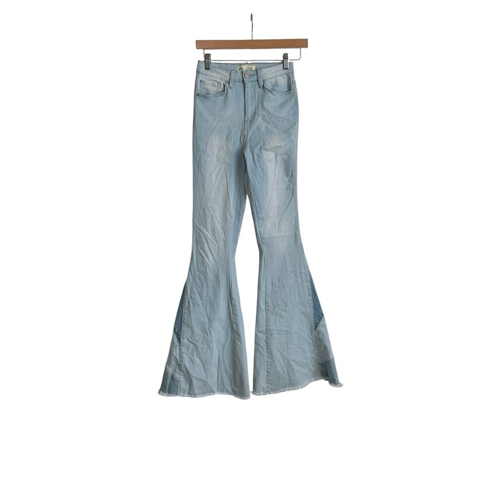 YMI Gigi Fit Denim Collection Bell Bottom Jeans Juniors 3 (26 x 34) Light Wash